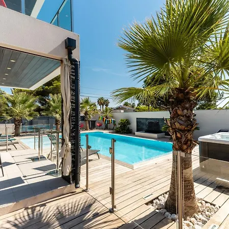Villa Les Vagues Pool Hot Tub & 500 M Away Le Grau-dʼAgde